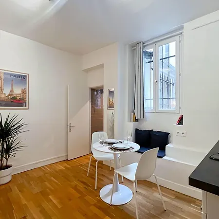 Charming Near Bastille דירה