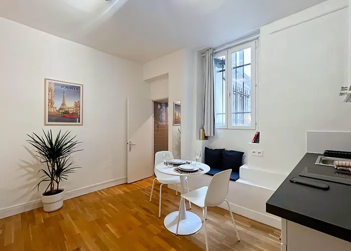 Charming Near Bastille Appartement